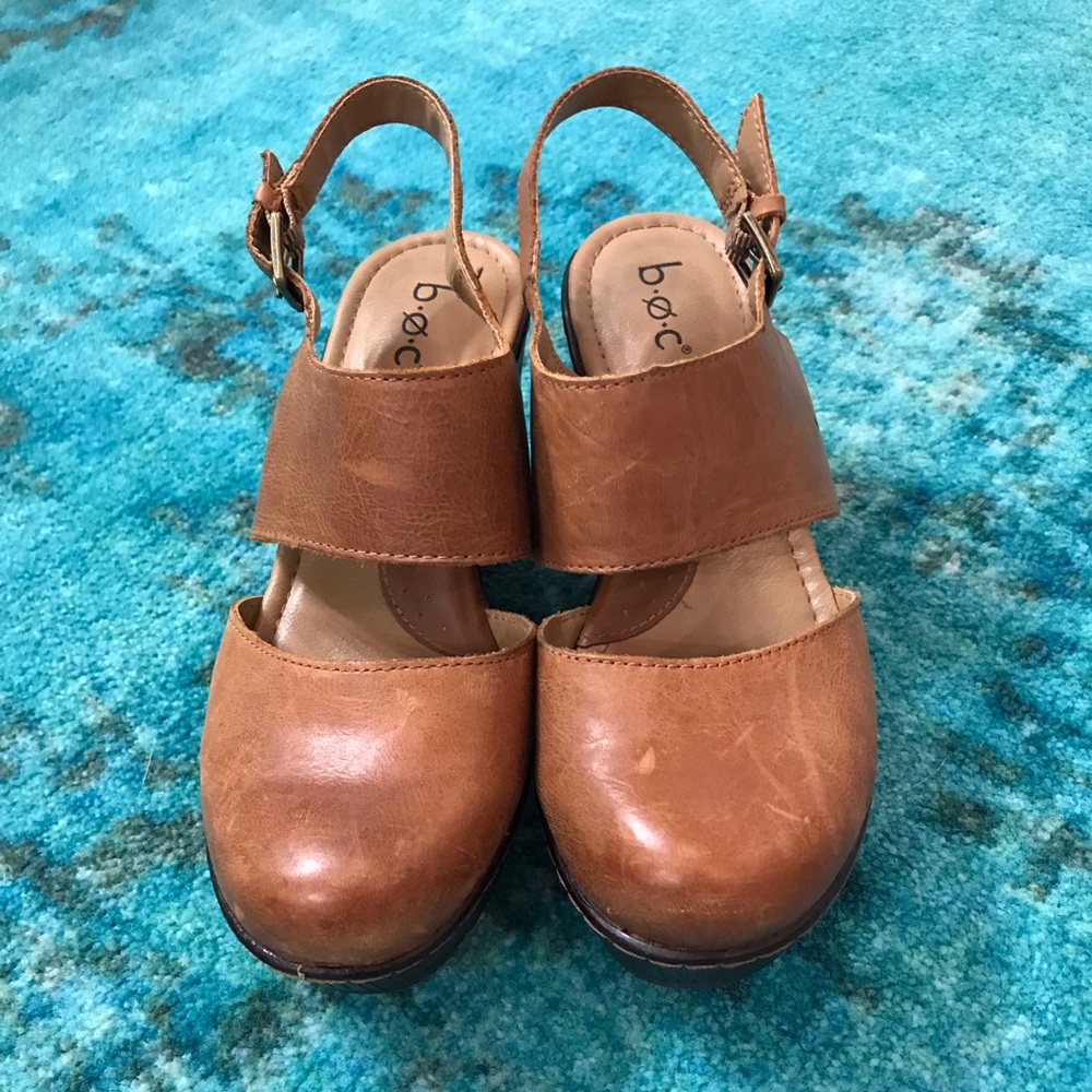 Boc closed toes wedges.